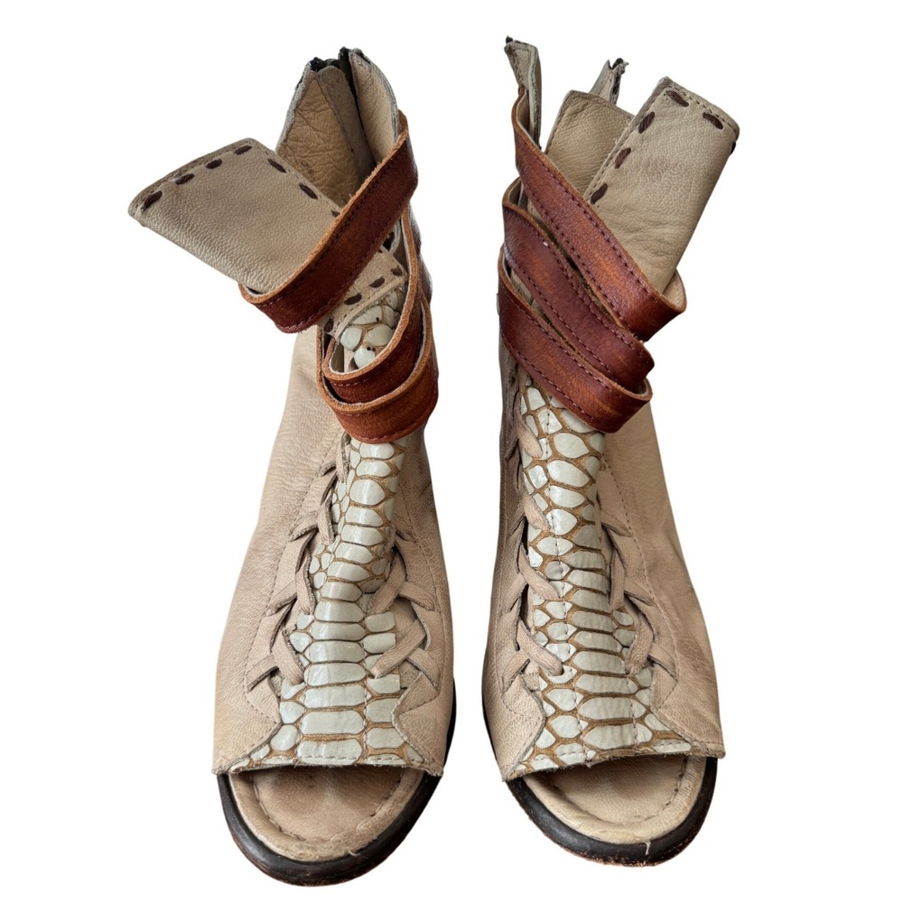 Freebird by Steven Eagle Cream Brown Distressed Leather Booties Peep Toe Size 7